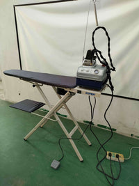 Zoyer Steamstrykejern med vakuumbrett professional steam iron with vacuum ironing board in industrial setting