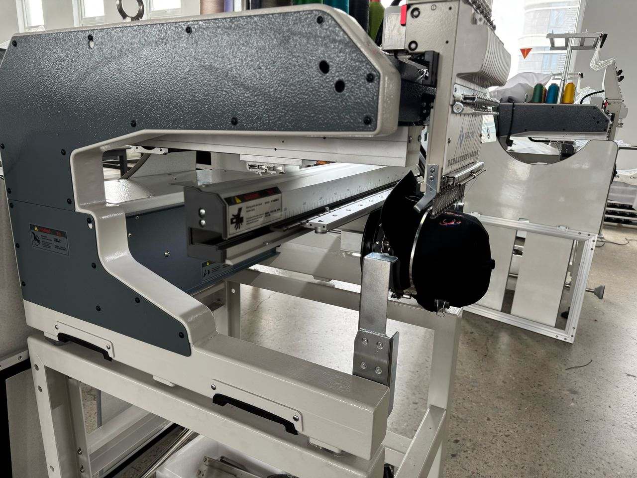 Kreatek III BL-1501 high-speed industrial embroidery machine for caps and textiles with 12/15 needles and Dahao control system