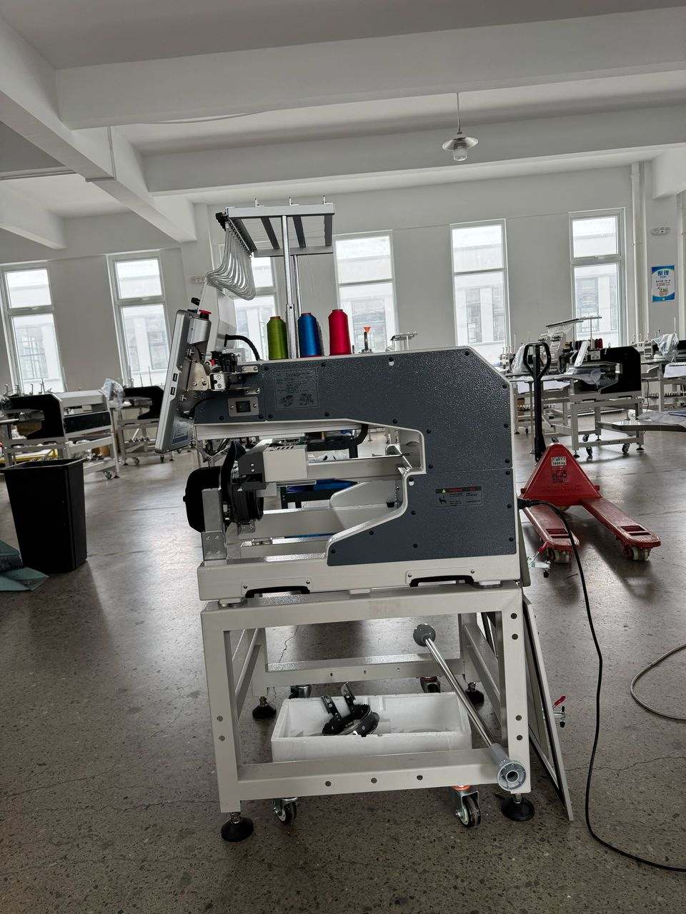 Kreatek III BL-1501 industrial embroidery machine in a factory setting, designed for high-speed and precise cap embroidery with advanced Dahao control system.