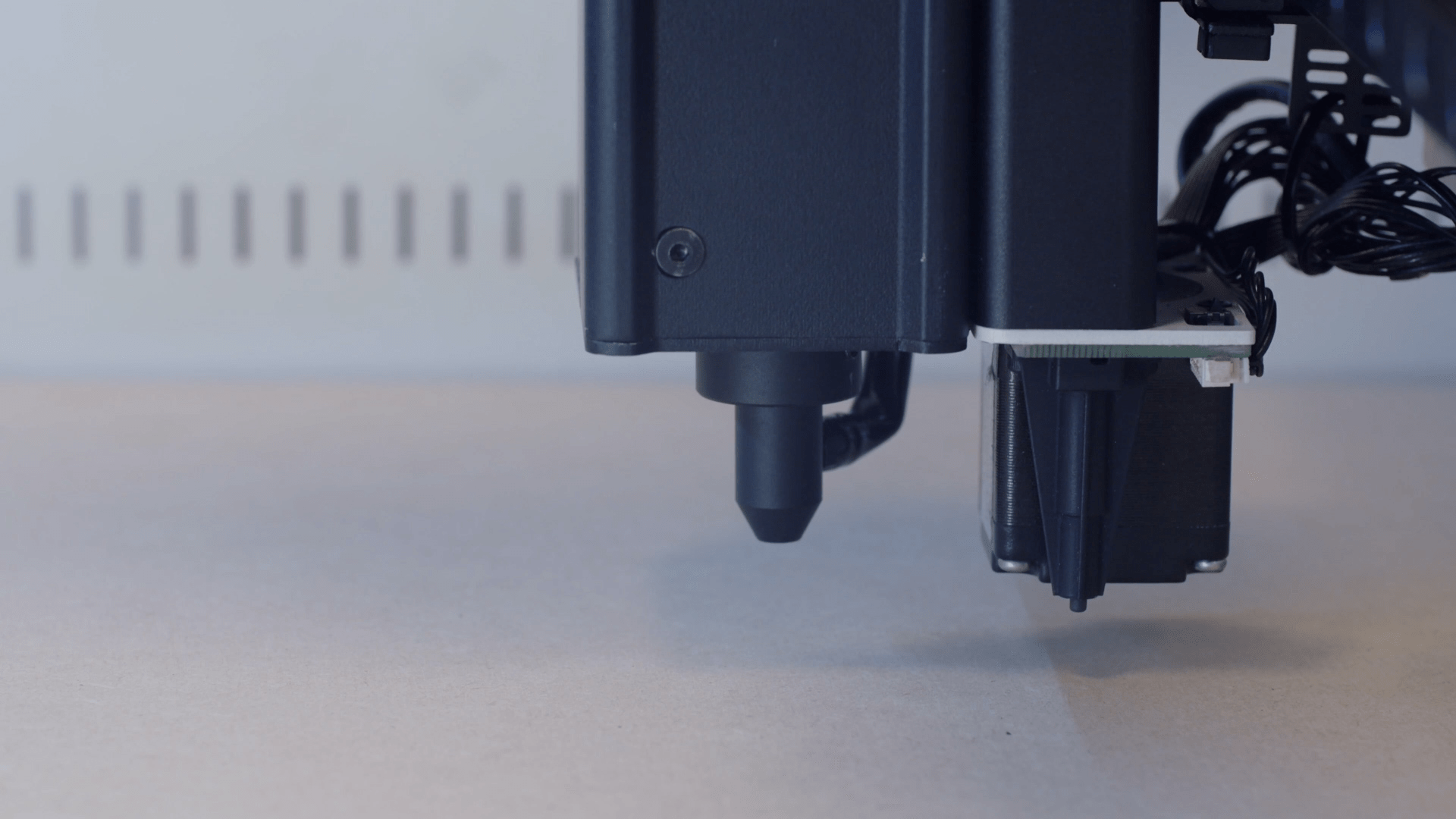 FLUX Ador – Verdens første fargede laserskjærer og printer! - Kreatek.no