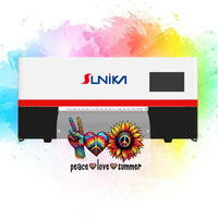 Sunika SK-A302 dtf printing maskin med to printhoder, vist sammen med powder shaker, designet for profesjonell tekstiltrykk og effektiv produksjon.