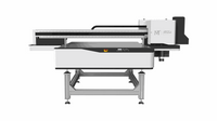 MT-UV 1315 UV flatbed printer for direkte trykk på harde materialer med høy presisjon og fargedybde.
